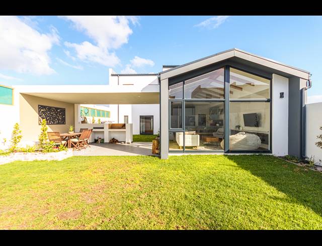 4 BEDROOM FREEHOLD FOR SALE IN SANDOWN